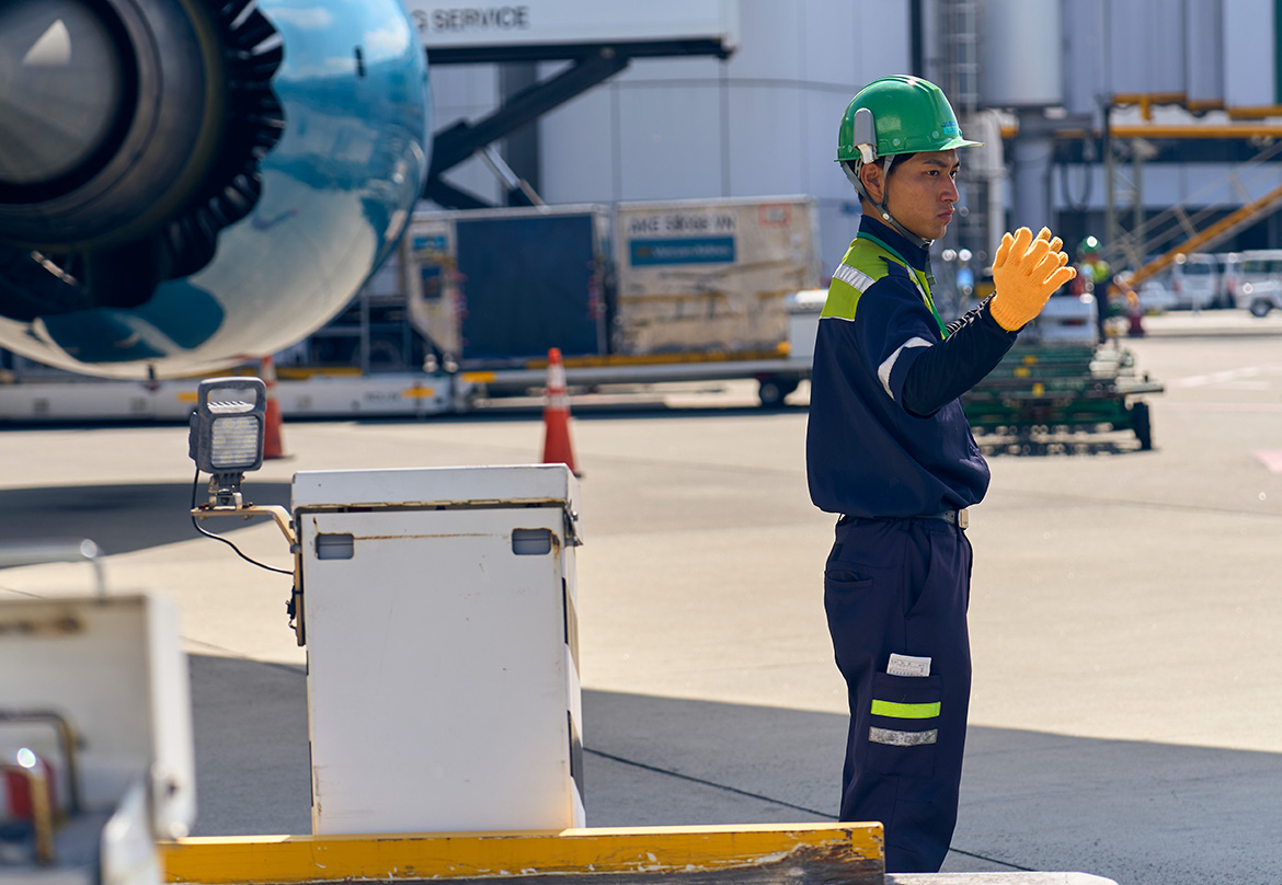 周囲に目を配り、チームワークで<br />
担当航空機を送り出すやりがい