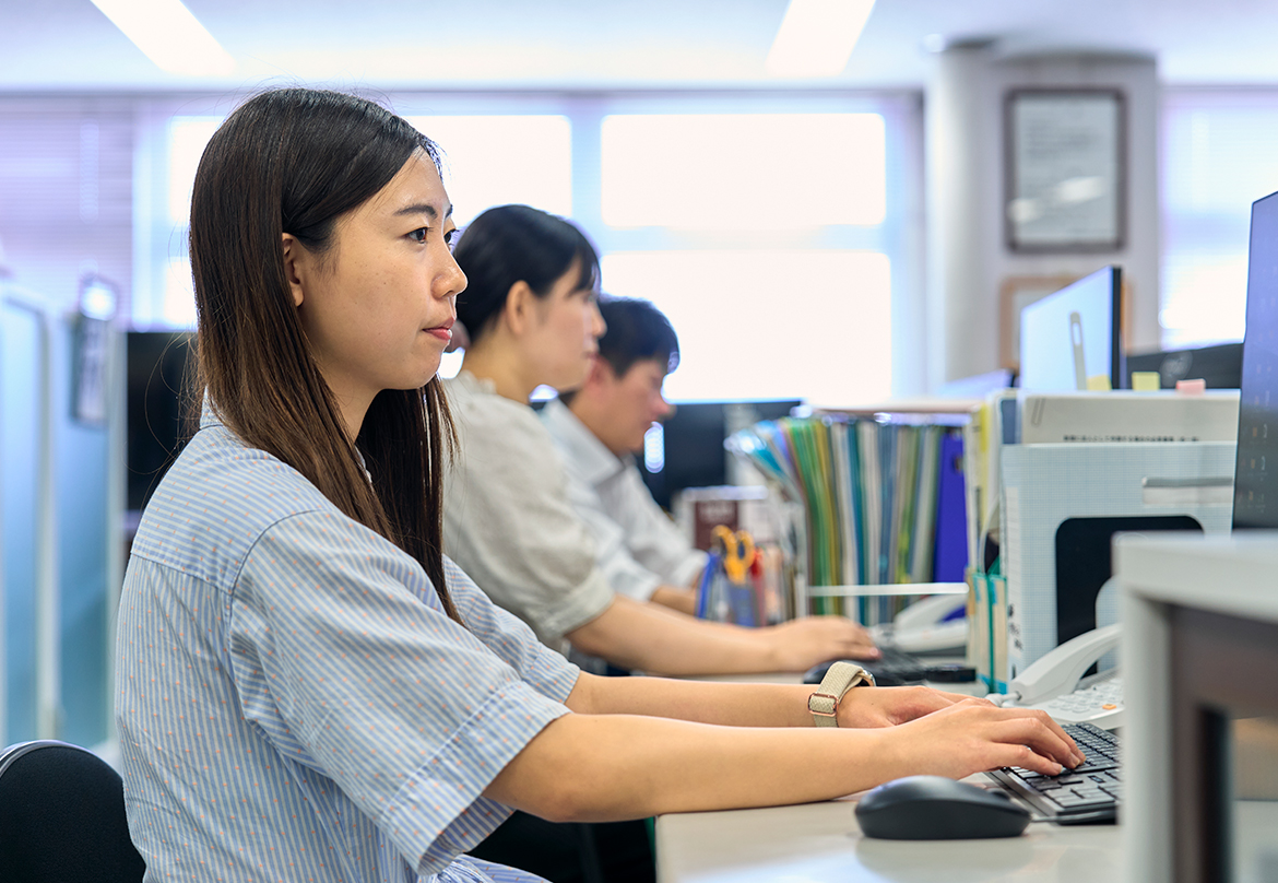 幅広いフィールドで会社を支え、<br />
よりよい環境を築く総務企画部